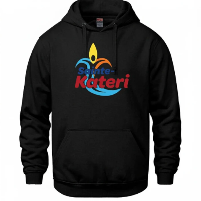 cotton ouaté noir avec un capuchon et le logo de l'école Sainte-Kateri